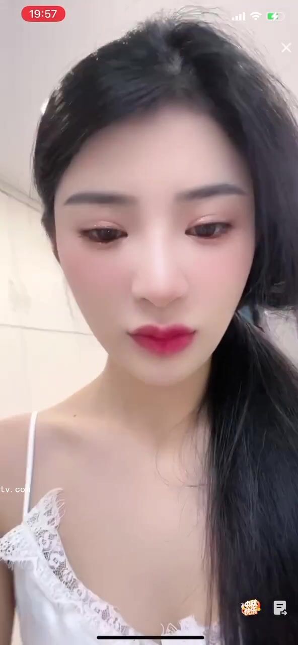 最新《瘋狂抖音》外篇之《抖音擦邊2》顏值主播各顯神通 閃現走光 刷邊尿尿熱舞 扣逼漏奶 (204)