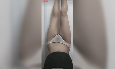 最新《瘋狂抖音》外篇之《抖音擦邊2》顏值主播各顯神通 閃現走光 刷邊尿尿熱舞 扣逼漏奶 (118)