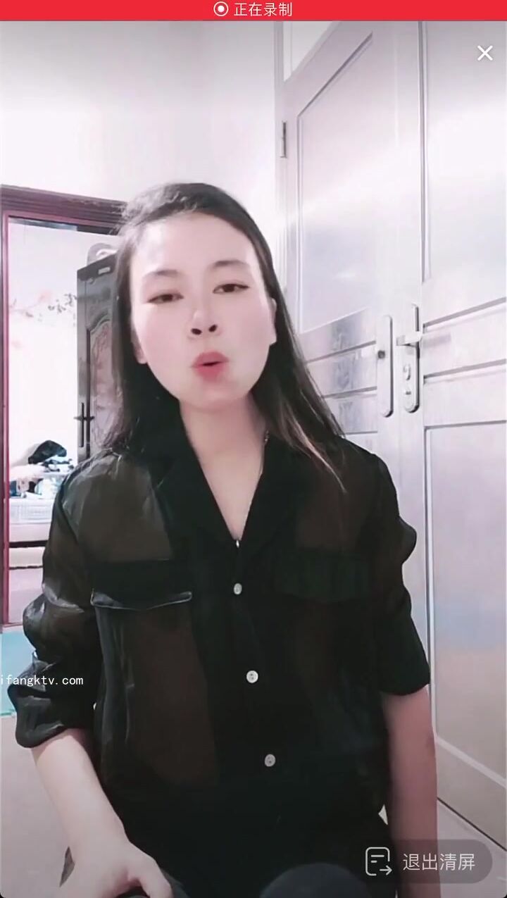 最新《瘋狂抖音》外篇之《抖音擦邊2》顏值主播各顯神通 閃現走光 刷邊尿尿熱舞 扣逼漏奶 (48)