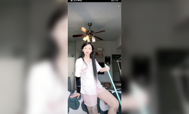 最新《瘋狂抖音》外篇之《抖音擦邊2》顏值主播各顯神通 閃現走光 刷邊尿尿熱舞 扣逼漏奶 (3)