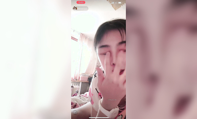 最新《瘋狂抖音》外篇之《抖音擦邊2》顏值主播各顯神通 閃現走光 刷邊尿尿熱舞 扣逼漏奶 (36)