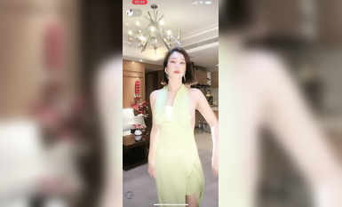 最新《瘋狂抖音》外篇之《抖音擦邊2》顏值主播各顯神通 閃現走光 刷邊尿尿熱舞 扣逼漏奶 (78)