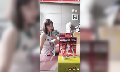 最新《瘋狂抖音》外篇之《抖音擦邊2》顏值主播各顯神通 閃現走光 刷邊尿尿熱舞 扣逼漏奶 (114)