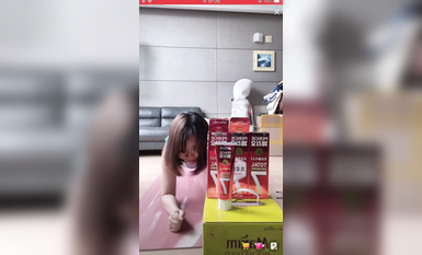 最新《瘋狂抖音》外篇之《抖音擦邊2》顏值主播各顯神通 閃現走光 刷邊尿尿熱舞 扣逼漏奶 (114)