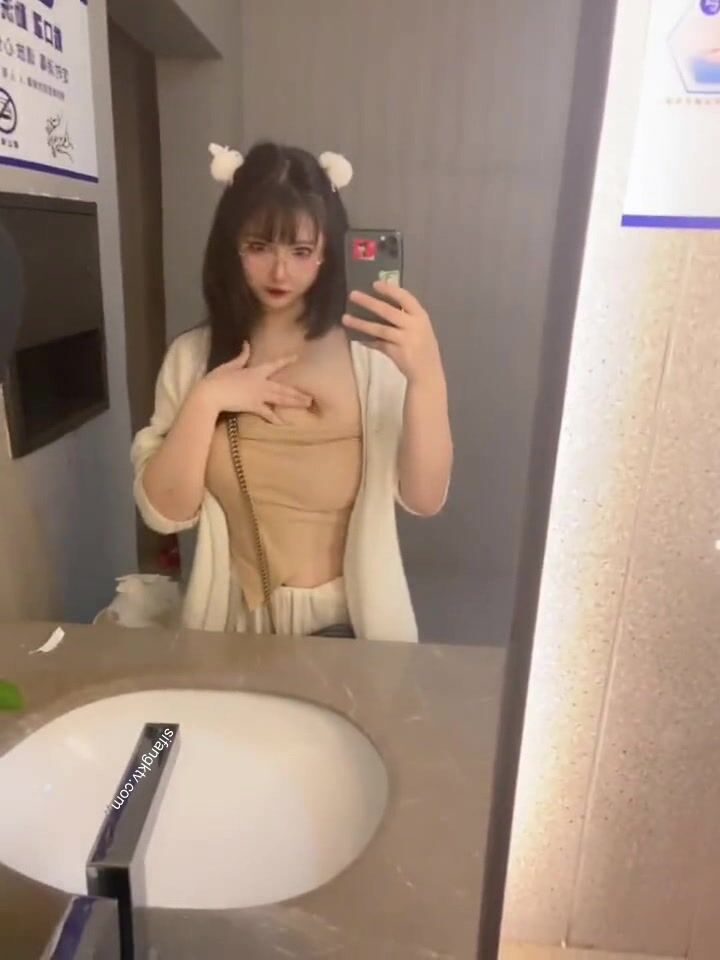 超級蘿莉MM甜 404日記，幾個蘿莉姬的超大尺度自拍，和攝影濕深入的關系，有嬌小又可愛天然白虎蜜臀蘿莉404日記 (10)