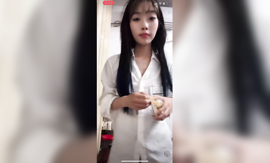 最新《瘋狂抖音》外篇之《抖音擦邊2》顏值主播各顯神通 閃現走光 刷邊尿尿熱舞 扣逼漏奶 (58)