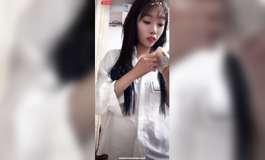 最新《瘋狂抖音》外篇之《抖音擦邊2》顏值主播各顯神通 閃現走光 刷邊尿尿熱舞 扣逼漏奶 (58)