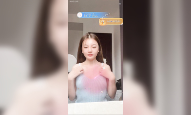 最新《瘋狂抖音》外篇之《抖音擦邊2》顏值主播各顯神通 閃現走光 刷邊尿尿熱舞 扣逼漏奶 (4)