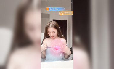 最新《瘋狂抖音》外篇之《抖音擦邊2》顏值主播各顯神通 閃現走光 刷邊尿尿熱舞 扣逼漏奶 (4)