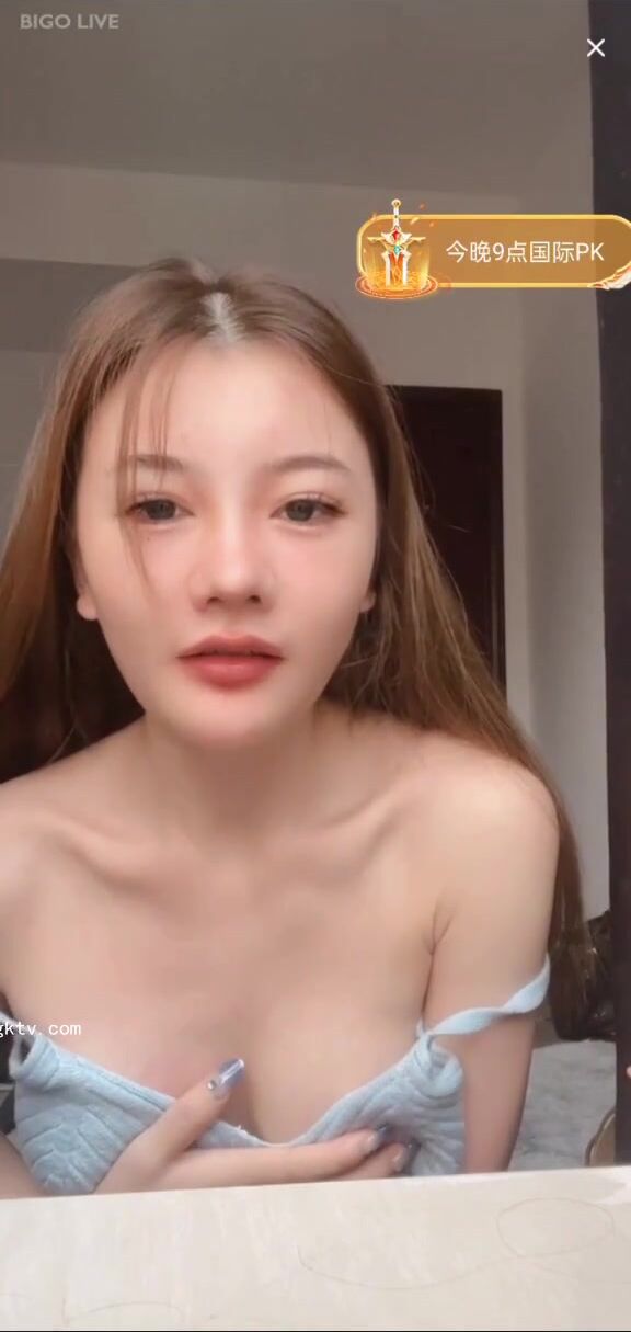 最新《瘋狂抖音》外篇之《抖音擦邊2》顏值主播各顯神通 閃現走光 刷邊尿尿熱舞 扣逼漏奶 (4)