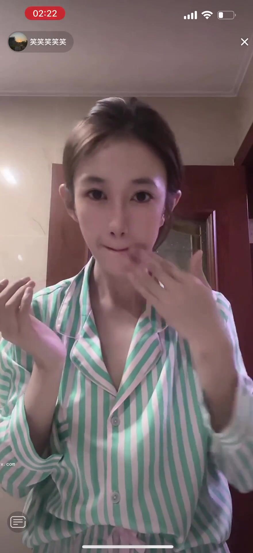 最新《瘋狂抖音》外篇之《抖音擦邊2》顏值主播各顯神通 閃現走光 刷邊尿尿熱舞 扣逼漏奶 (73)