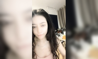 天啦嚕！這么漂亮的才女也下海了，女神聲音好甜美，唱歌很好聽！一雙美腿搭配黑絲