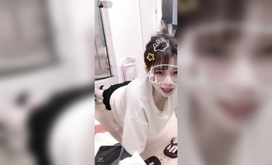 最新《瘋狂抖音》外篇之《抖音擦邊2》顏值主播各顯神通 閃現走光 刷邊尿尿熱舞 扣逼漏奶 (157)