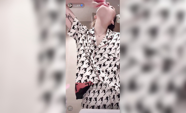 最新《瘋狂抖音》外篇之《抖音擦邊2》顏值主播各顯神通 閃現走光 刷邊尿尿熱舞 扣逼漏奶 (143)