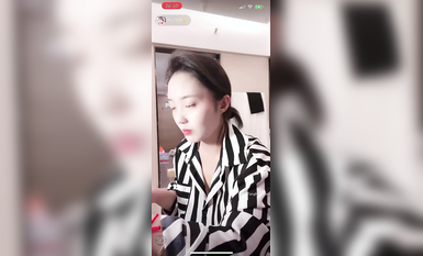 最新《瘋狂抖音》外篇之《抖音擦邊2》顏值主播各顯神通 閃現走光 刷邊尿尿熱舞 扣逼漏奶 (91)