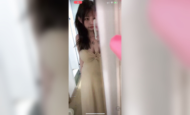 最新《瘋狂抖音》外篇之《抖音擦邊2》顏值主播各顯神通 閃現走光 刷邊尿尿熱舞 扣逼漏奶 (125)