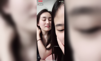 最新《瘋狂抖音》外篇之《抖音擦邊2》顏值主播各顯神通 閃現走光 刷邊尿尿熱舞 扣逼漏奶 (144)