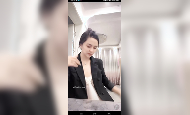 最新《瘋狂抖音》外篇之《抖音擦邊2》顏值主播各顯神通 閃現走光 刷邊尿尿熱舞 扣逼漏奶 (131)