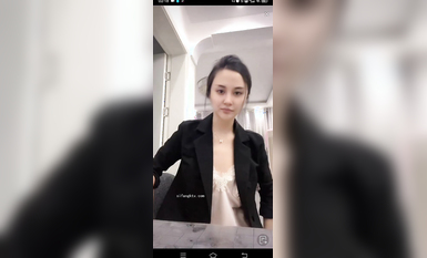 最新《瘋狂抖音》外篇之《抖音擦邊2》顏值主播各顯神通 閃現走光 刷邊尿尿熱舞 扣逼漏奶 (131)