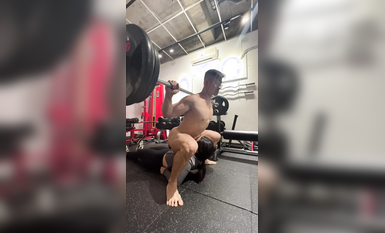 推特紅人健身達人『諺哥』健身房約炮女粉性愛私拍流出 肌肉與肉慾的猛烈撞擊 高清 (1)