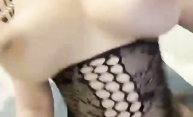 重磅推薦！淫盪肥臀人妻母狗【見過騷的 沒見過這么騷的】喜歡戶外露出，喜歡被很多男人操 (19)