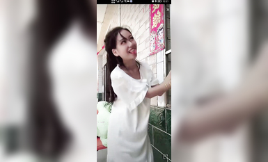 最新《瘋狂抖音》外篇之《抖音擦邊2》顏值主播各顯神通 閃現走光 刷邊尿尿熱舞 扣逼漏奶 (2)