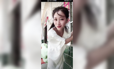 最新《瘋狂抖音》外篇之《抖音擦邊2》顏值主播各顯神通 閃現走光 刷邊尿尿熱舞 扣逼漏奶 (2)