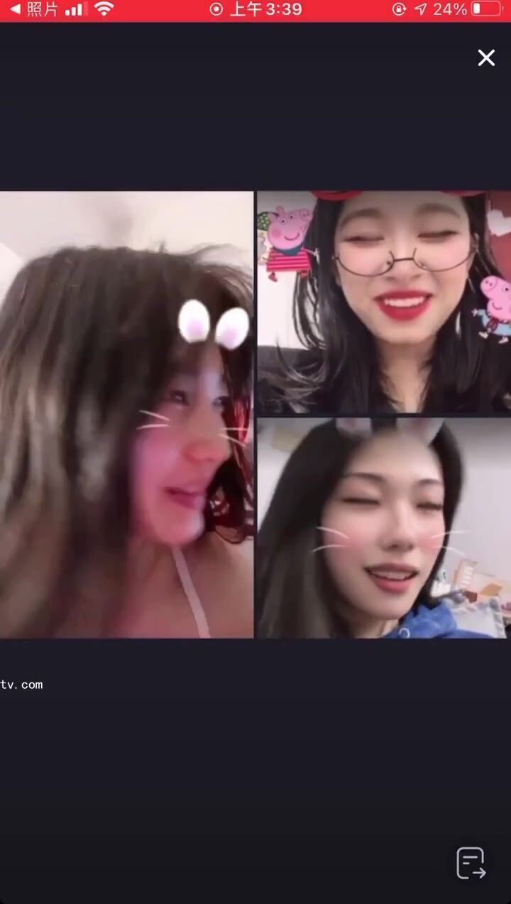 最新《瘋狂抖音》外篇之《抖音擦邊2》顏值主播各顯神通 閃現走光 刷邊尿尿熱舞 扣逼漏奶 (23)