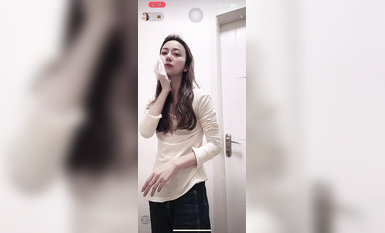 最新《瘋狂抖音》外篇之《抖音擦邊2》顏值主播各顯神通 閃現走光 刷邊尿尿熱舞 扣逼漏奶 (145)