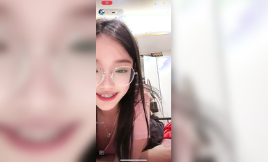 最新《瘋狂抖音》外篇之《抖音擦邊2》顏值主播各顯神通 閃現走光 刷邊尿尿熱舞 扣逼漏奶 (154)