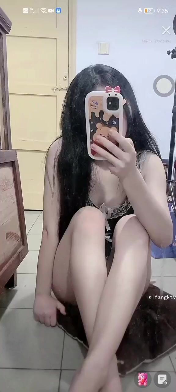 最新《瘋狂抖音》外篇之《抖音擦邊2》顏值主播各顯神通 閃現走光 刷邊尿尿熱舞 扣逼漏奶 (128)