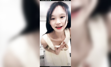 最新《瘋狂抖音》外篇之《抖音擦邊2》顏值主播各顯神通 閃現走光 刷邊尿尿熱舞 扣逼漏奶 (44)