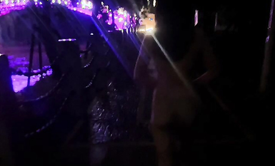 極品推特淫盪人妻性玩物▌林淑怡▌全裸壓馬路尋刺激 男公廁全裸待插後入懟穴 (2)