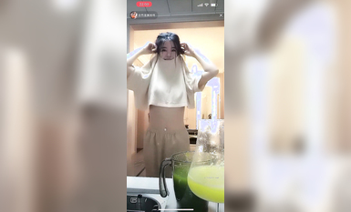 最新《瘋狂抖音》外篇之《抖音擦邊2》顏值主播各顯神通 閃現走光 刷邊尿尿熱舞 扣逼漏奶 (42)