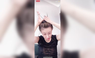 最新《瘋狂抖音》外篇之《抖音擦邊2》顏值主播各顯神通 閃現走光 刷邊尿尿熱舞 扣逼漏奶 (70)