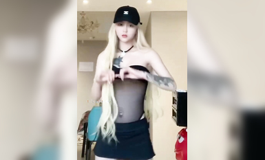 最新《瘋狂抖音》外篇之《抖音擦邊2》顏值主播各顯神通 閃現走光 刷邊尿尿熱舞 扣逼漏奶 (120)