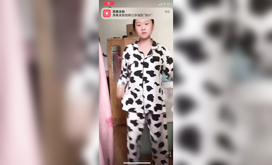 最新《瘋狂抖音》外篇之《抖音擦邊2》顏值主播各顯神通 閃現走光 刷邊尿尿熱舞 扣逼漏奶 (59)