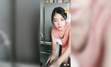 最新《瘋狂抖音》外篇之《抖音擦邊2》顏值主播各顯神通 閃現走光 刷邊尿尿熱舞 扣逼漏奶 (100)