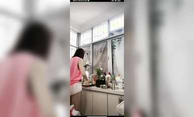 最新《瘋狂抖音》外篇之《抖音擦邊2》顏值主播各顯神通 閃現走光 刷邊尿尿熱舞 扣逼漏奶 (29)