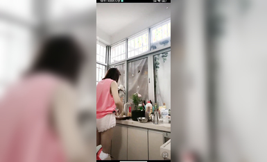 最新《瘋狂抖音》外篇之《抖音擦邊2》顏值主播各顯神通 閃現走光 刷邊尿尿熱舞 扣逼漏奶 (29)