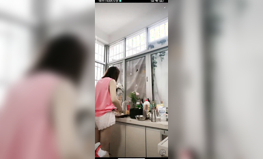 最新《瘋狂抖音》外篇之《抖音擦邊2》顏值主播各顯神通 閃現走光 刷邊尿尿熱舞 扣逼漏奶 (29)