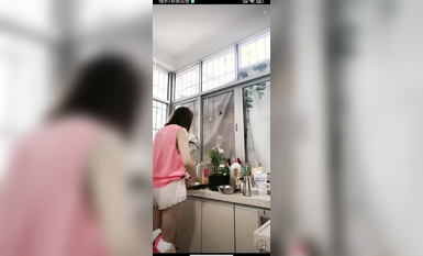 最新《瘋狂抖音》外篇之《抖音擦邊2》顏值主播各顯神通 閃現走光 刷邊尿尿熱舞 扣逼漏奶 (29)