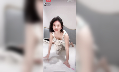 最新《瘋狂抖音》外篇之《抖音擦邊2》顏值主播各顯神通 閃現走光 刷邊尿尿熱舞 扣逼漏奶 (33)