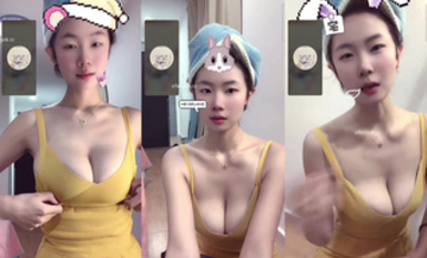抖音【方圓baby】大尺度 1V1被忽悠漏雙乳 天然奶就是軟