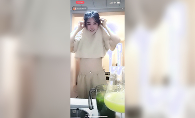 最新《瘋狂抖音》外篇之《抖音擦邊2》顏值主播各顯神通 閃現走光 刷邊尿尿熱舞 扣逼漏奶 (41)