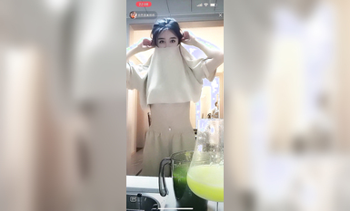 最新《瘋狂抖音》外篇之《抖音擦邊2》顏值主播各顯神通 閃現走光 刷邊尿尿熱舞 扣逼漏奶 (41)