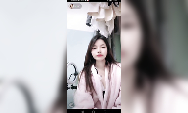 最新《瘋狂抖音》外篇之《抖音擦邊2》顏值主播各顯神通 閃現走光 刷邊尿尿熱舞 扣逼漏奶 (155)