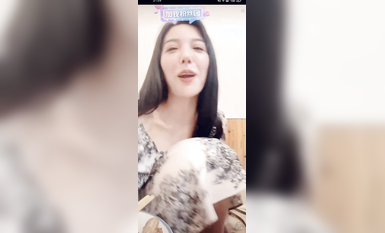 最新《瘋狂抖音》外篇之《抖音擦邊2》顏值主播各顯神通 閃現走光 刷邊尿尿熱舞 扣逼漏奶 (130)