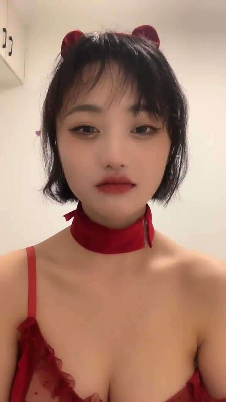 女神！奶子超級大~【聲音超甜】尺度突破！終於漏B了~狂擼~ (8)