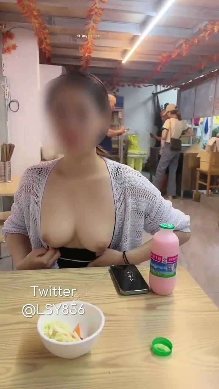 五個極品身材蘿莉反差露出萌妹 公路啪啪 戶外野戰 餐廳露出 絕版資源 極品反差【李淑怡】公路啪啪 公園露出 餐廳 (15)